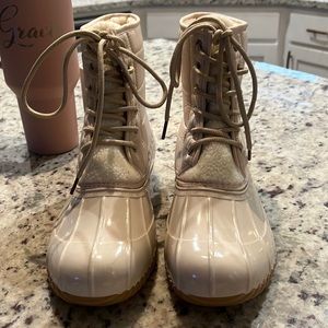 Sugar Cream Women’s Size 8 boots never worn